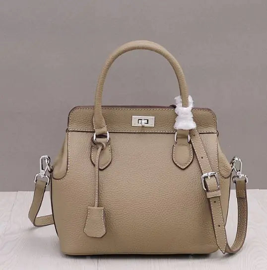 Stylish beige handbag, featuring genuine leather and a detachable shoulder strap, perfect for daily use.