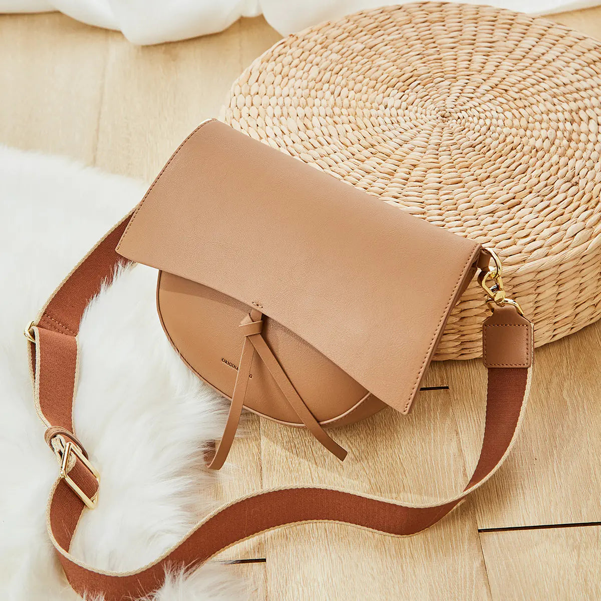 Sac à épaule en cuir polyvalent avec design rétro de selle