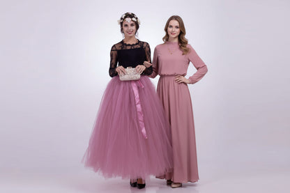Pregnant woman dress featuring a stylish tulle skirt and black lace top, designed for comfort and elegance.