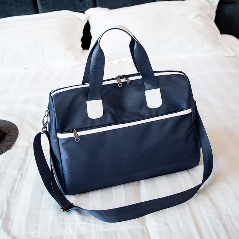 Hand-held large-capacity men's and women's body bags with a spacious design and stylish look.