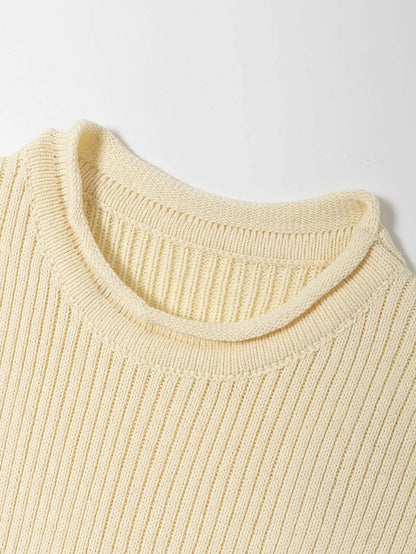 Knitwear top vest woman - close-up of ribbed knit texture and collar in light yellow color.