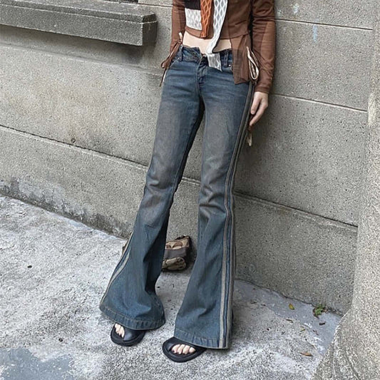 High Street Vintage Striped Jeans Woman, featuring a slim fit and vintage blue color, styled with a casual outfit.