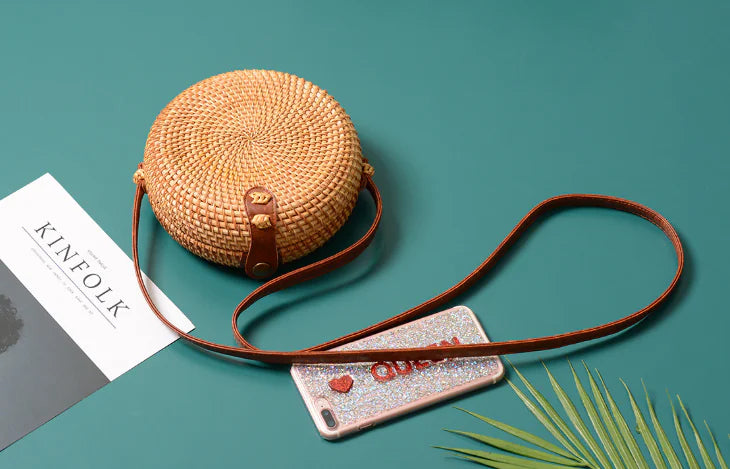 Mini Sac Rotin Tressé - Style Rétro avec Fermeture Cuir