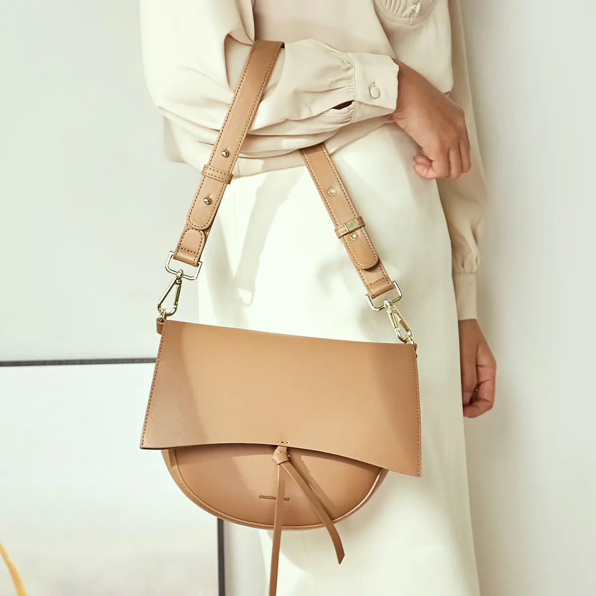 Sac à épaule en cuir polyvalent avec design rétro de selle