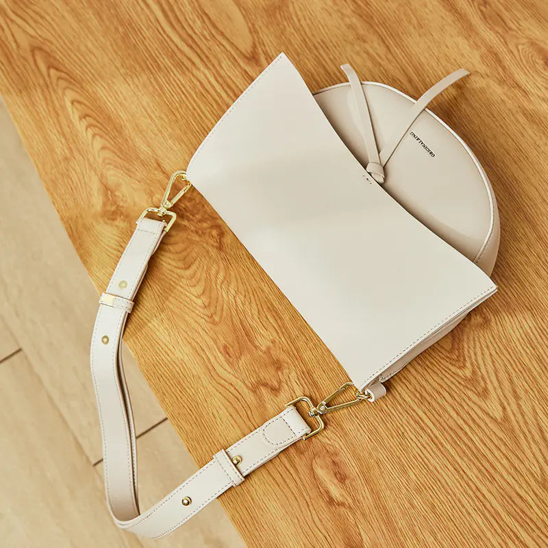 Sac à épaule en cuir polyvalent avec design rétro de selle