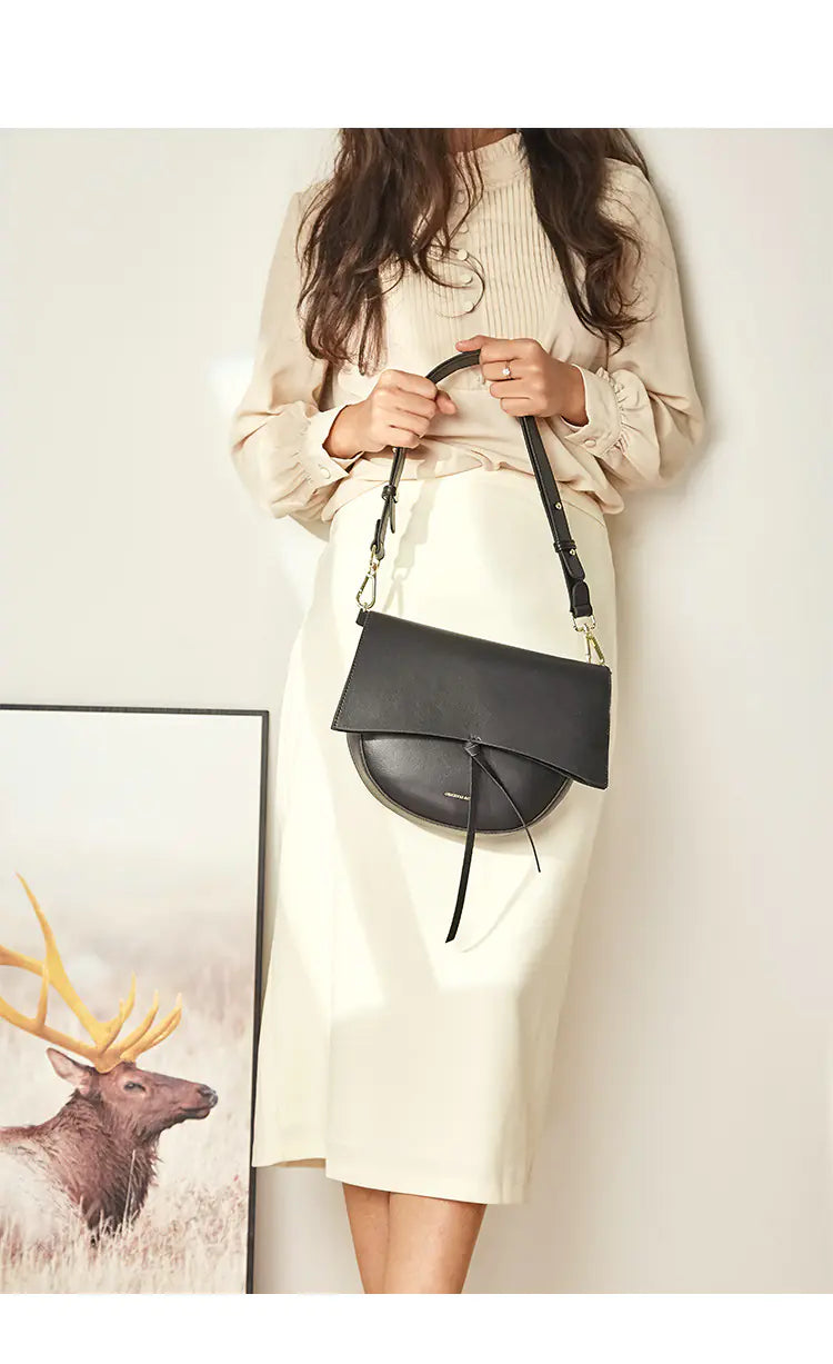 Sac à épaule en cuir polyvalent avec design rétro de selle